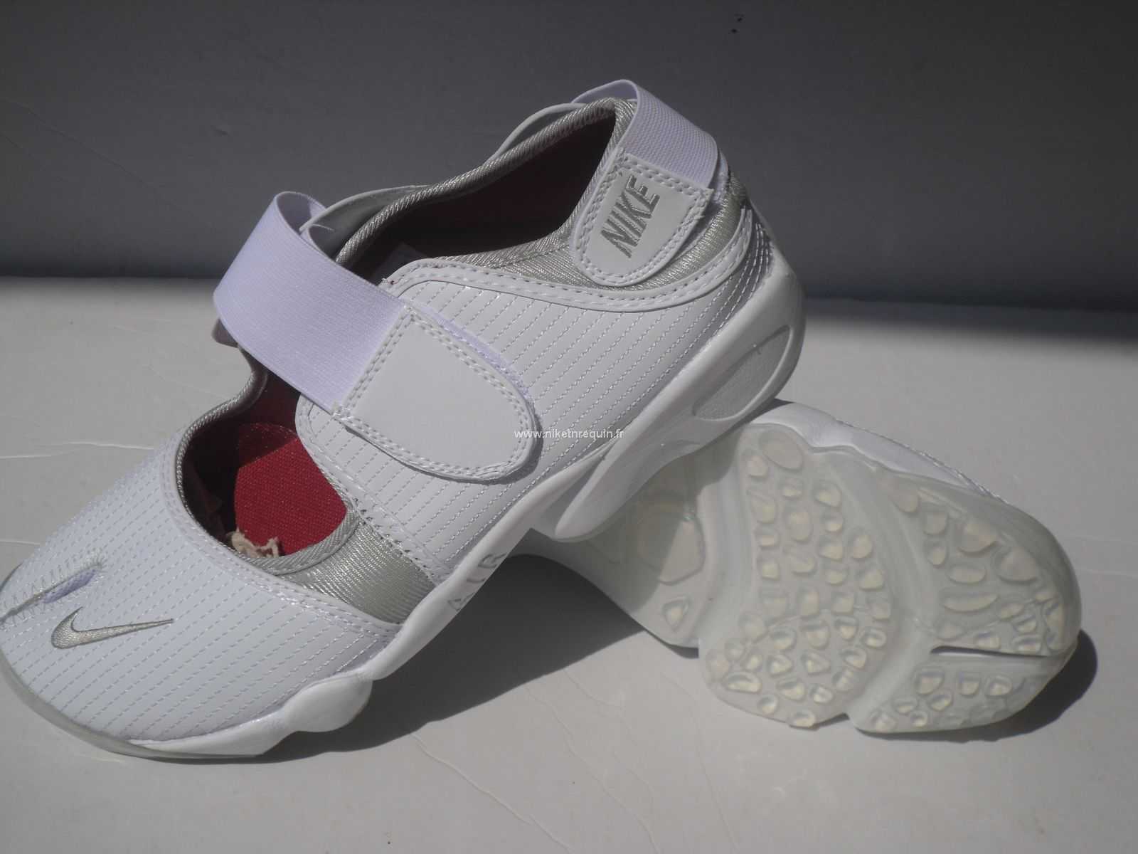 Nouveau Modele De La Jeunesse Chaussures Nike Shox Rift Blanche